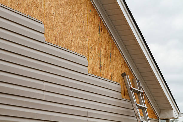 Professional Siding Repair technician working in Berlin Center, OH